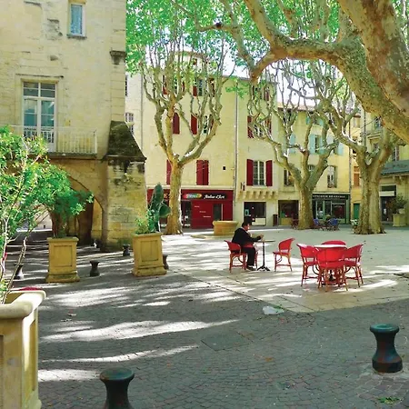 Pet Friendly Apartment In Beaucaire With Kitchen Apartment *