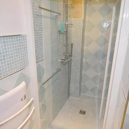Pet Friendly Apartment In Beaucaire With Kitchen Apartment