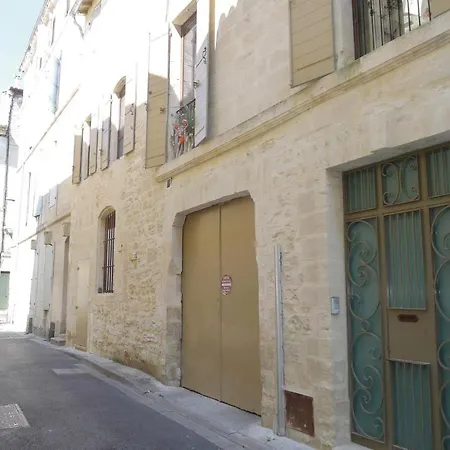 Pet Friendly Apartment In Beaucaire With Kitchen * Beaucaire (Gard)